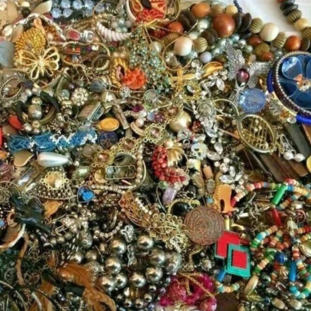 5 Pounds of Craft Jewelry - Picture 2 of 4